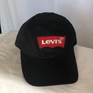 LEVI’S men’s black and red baseball cap. One Size.